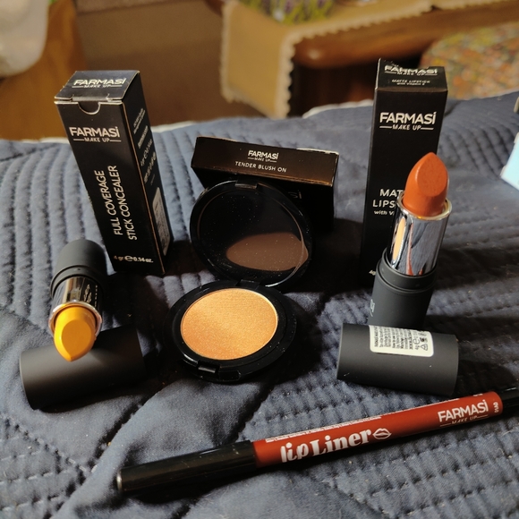 Farmasi make up combo - Picture 1 of 13